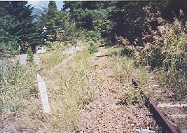足尾本山方面に続く廃線跡