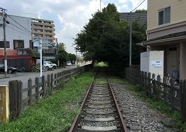 一直線に伸びる廃線