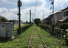 基地へ伸びる廃線